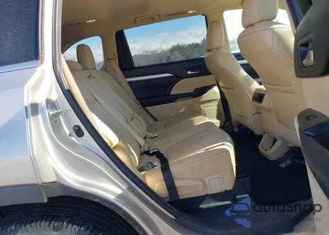 2016 Toyota Highlander Xle V6 z USA, uszkodzony, nr VIN 5TDKKRFH4GS133694